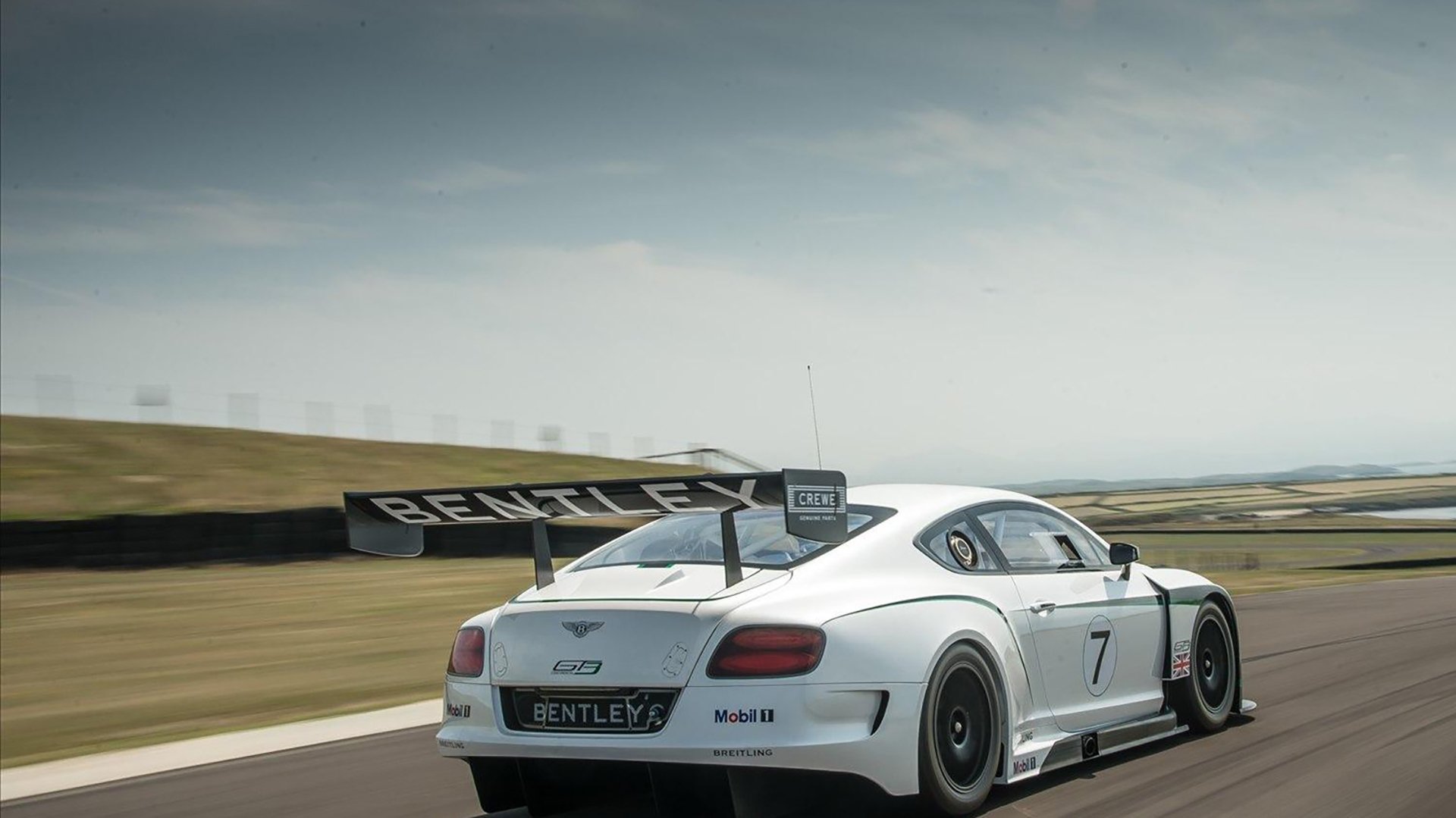 开云真人娱乐官网-湖人三连胜 詹眉组合找回统治力，湖人詹姆斯连进三分